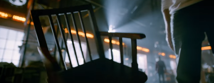 Pawan kalyan 25 th movie song Baitikochi chuste song spinning chair